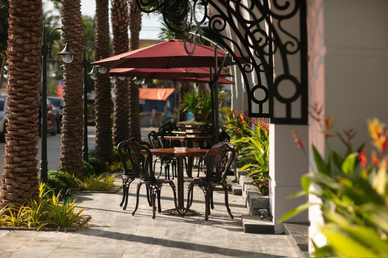 Grand Sunrise Palace Hoi An- A Luxury Indochine Hotel & Spa Exterior photo A restaurant in Palm Springs