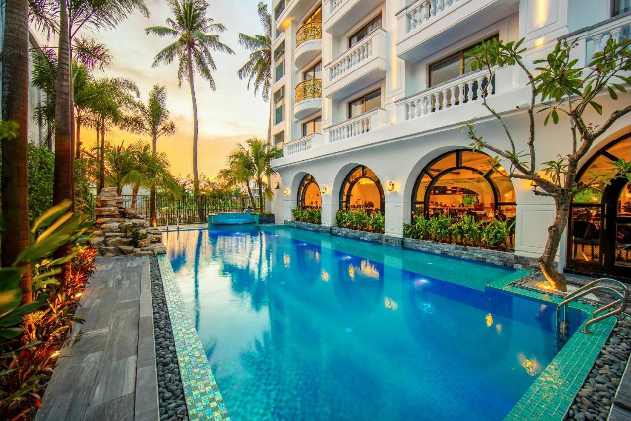 Grand Sunrise Palace Hoi An- A Luxury Indochine Hotel & Spa Exterior photo The hotel's pool