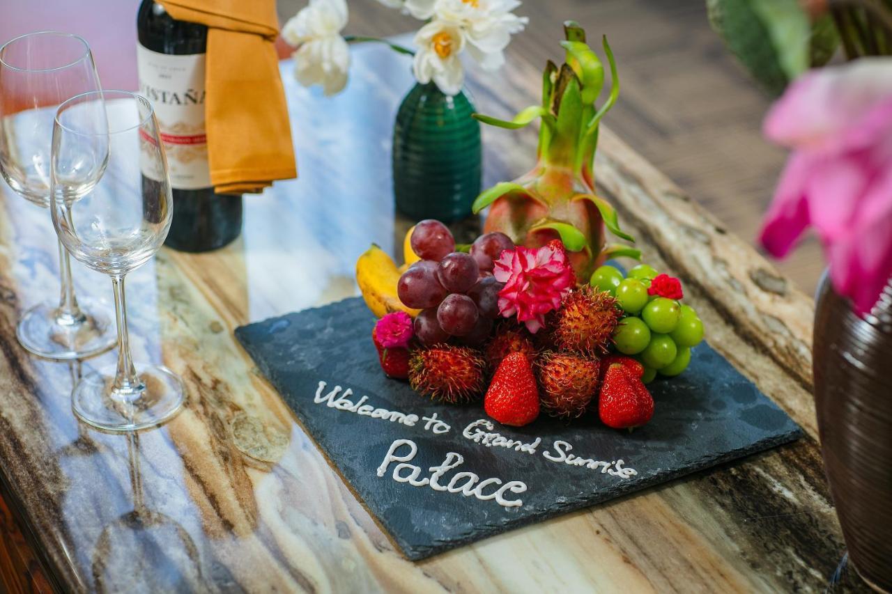 Grand Sunrise Palace Hoi An- A Luxury Indochine Hotel & Spa Exterior photo Fruit platter at the Grand Santer Palace