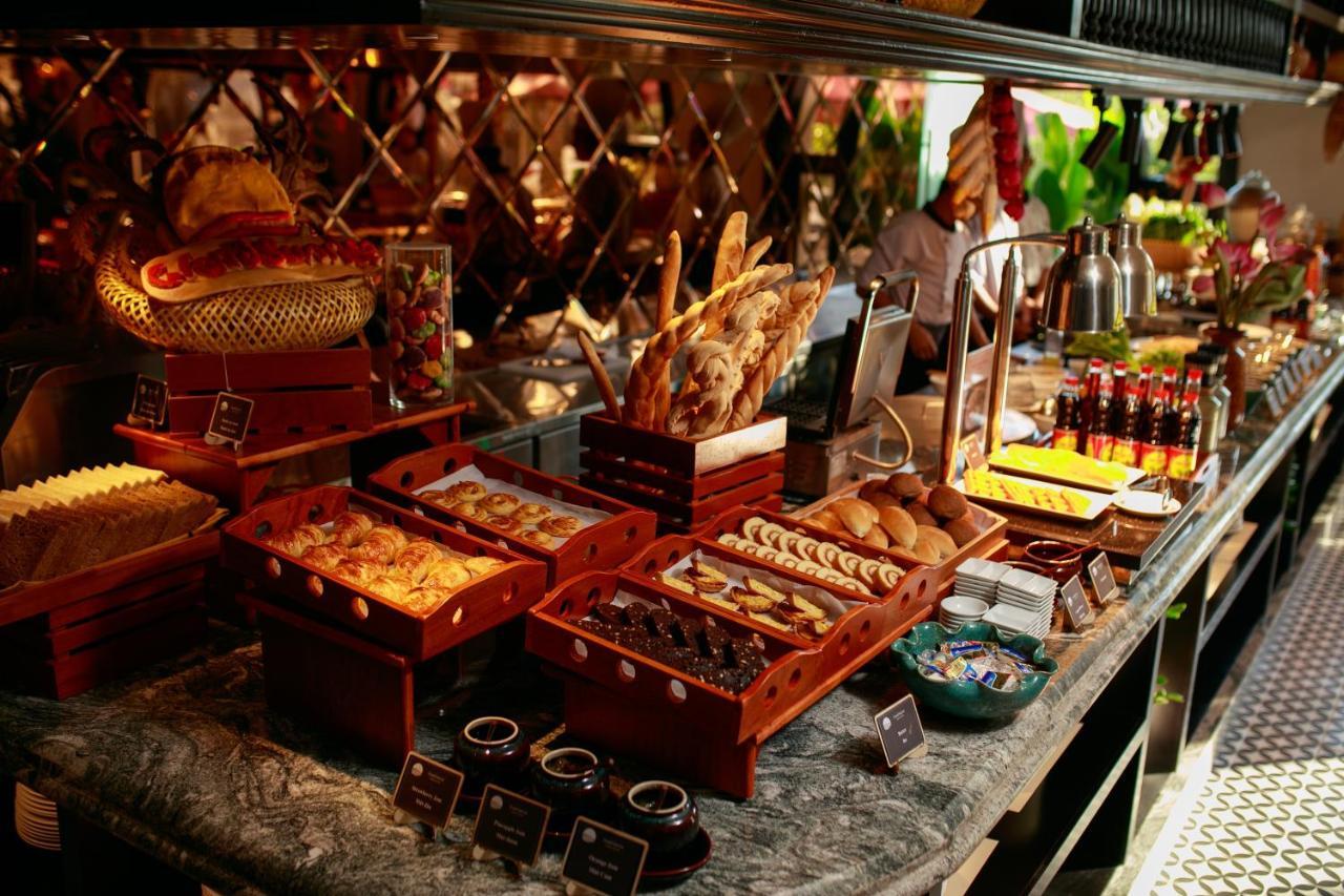Grand Sunrise Palace Hoi An- A Luxury Indochine Hotel & Spa Exterior photo A buffet at a hotel