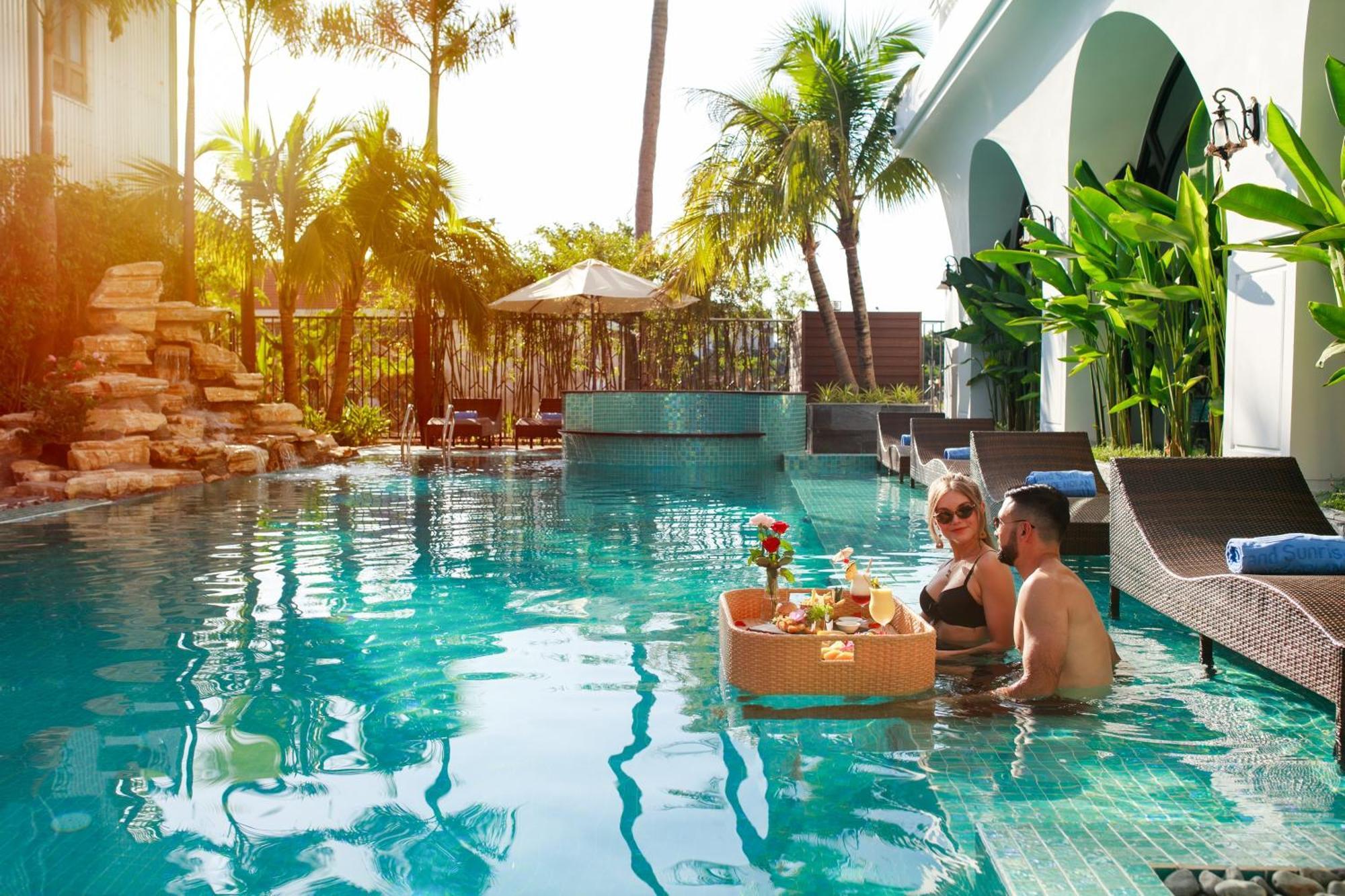 Grand Sunrise Palace Hoi An- A Luxury Indochine Hotel & Spa Exterior photo The swimming pool at the hotel