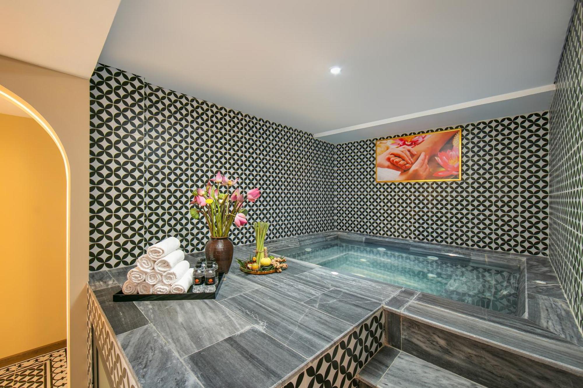 Grand Sunrise Palace Hoi An- A Luxury Indochine Hotel & Spa Exterior photo Turkish bath