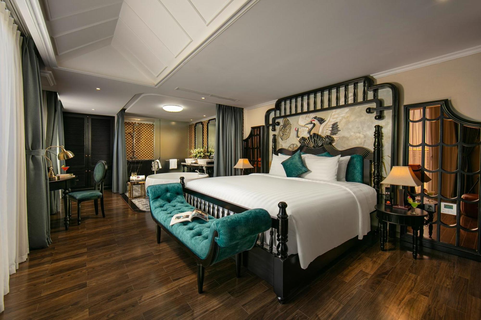 Grand Sunrise Palace Hoi An- A Luxury Indochine Hotel & Spa Exterior photo A suite at the hotel